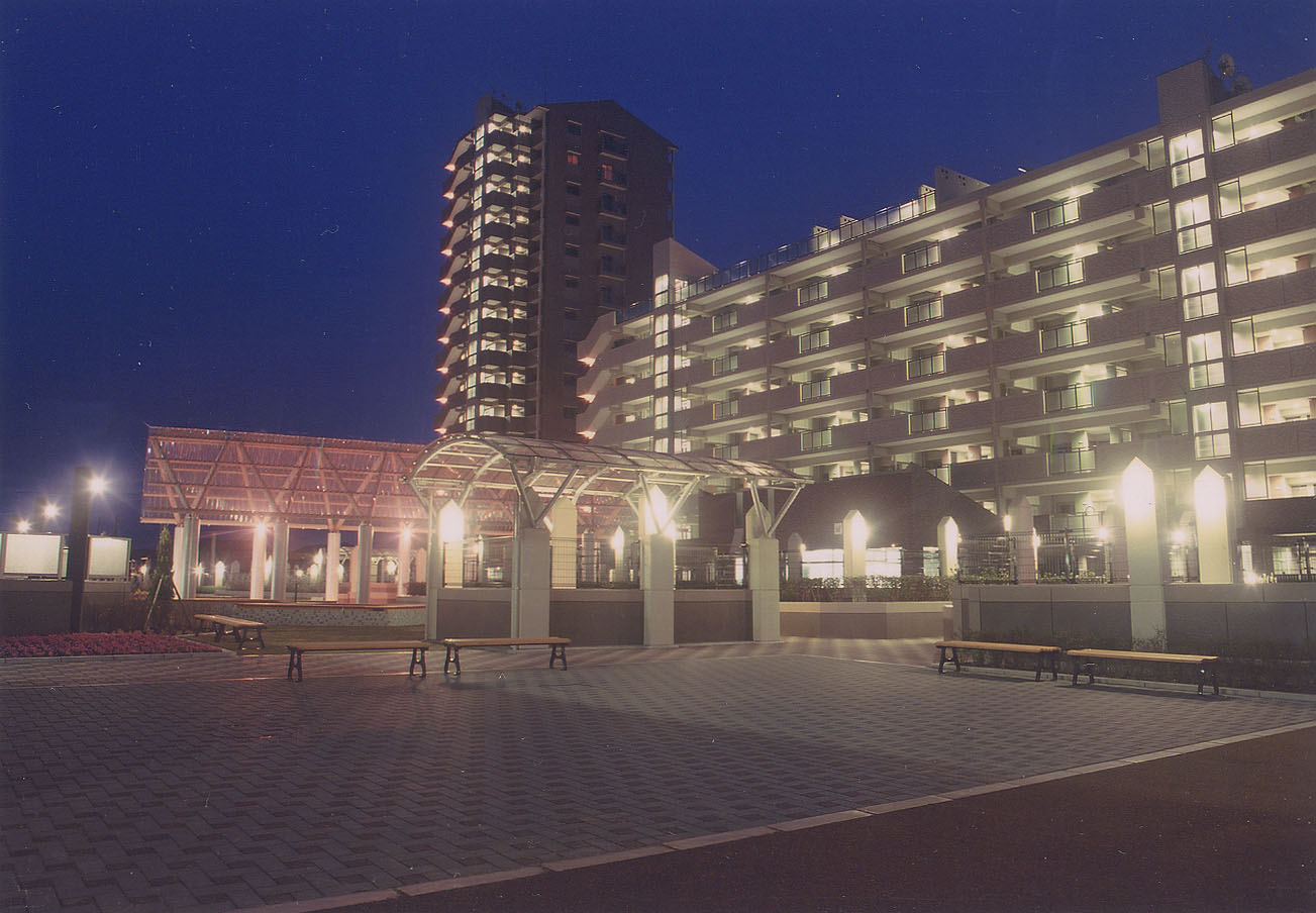 中庭より2・3番館夜景