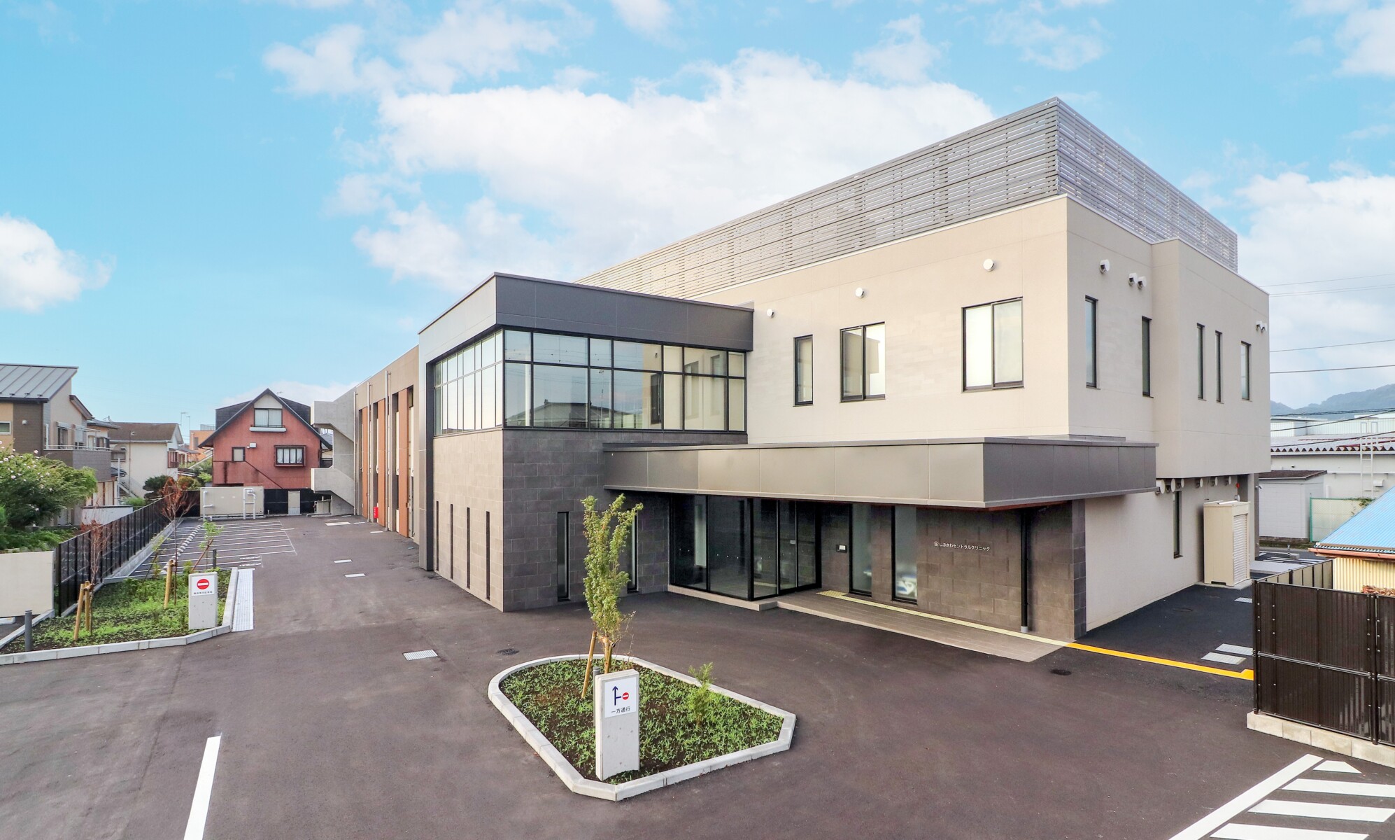 エントランス側の外観