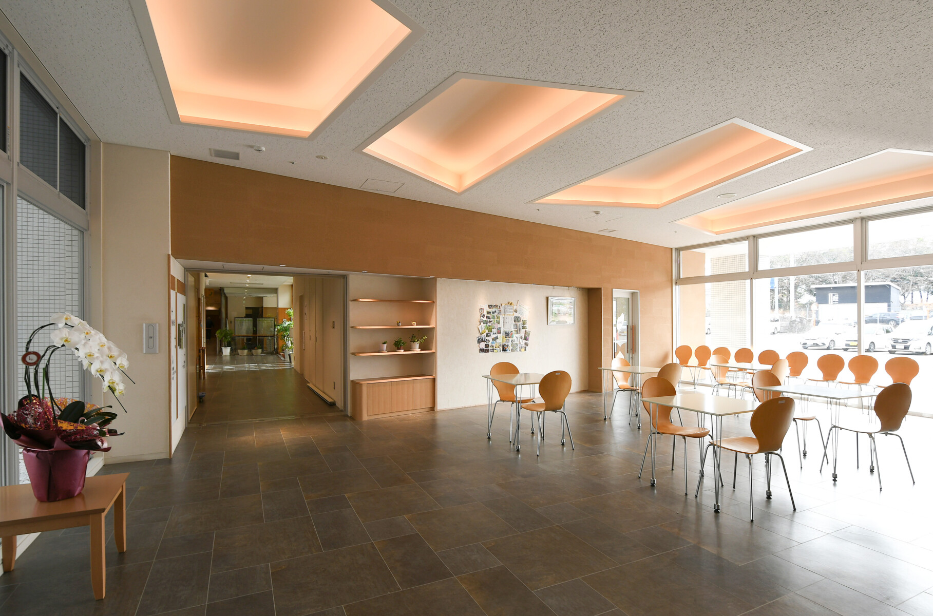 地域との交流広場「プラタナスホール」