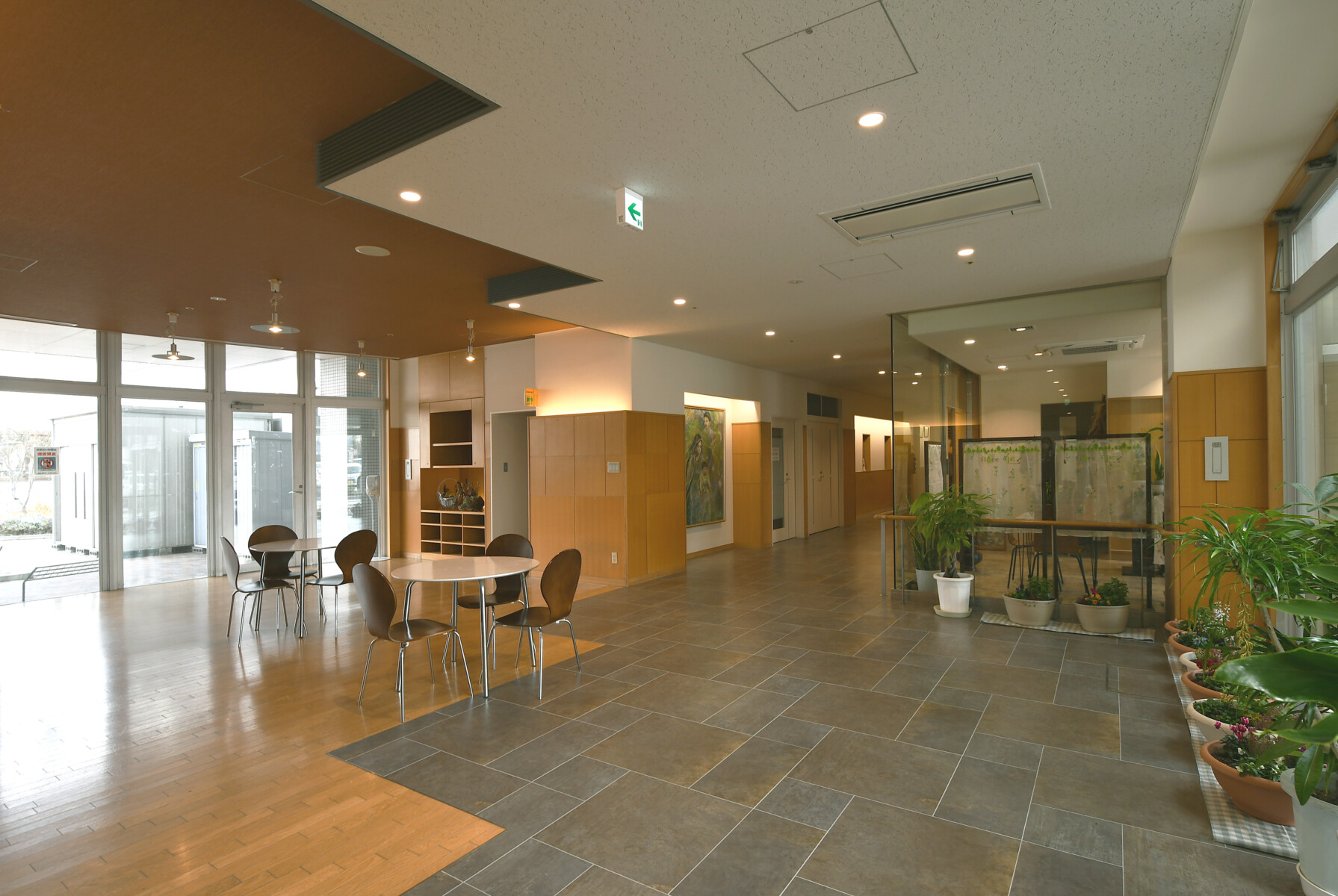 ラウンジ・ギャラリー・ガーデンの繋がり